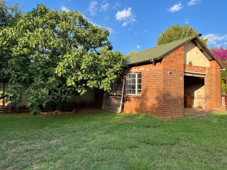 4 Bedroom Property for Sale in Langenhovenpark Free State